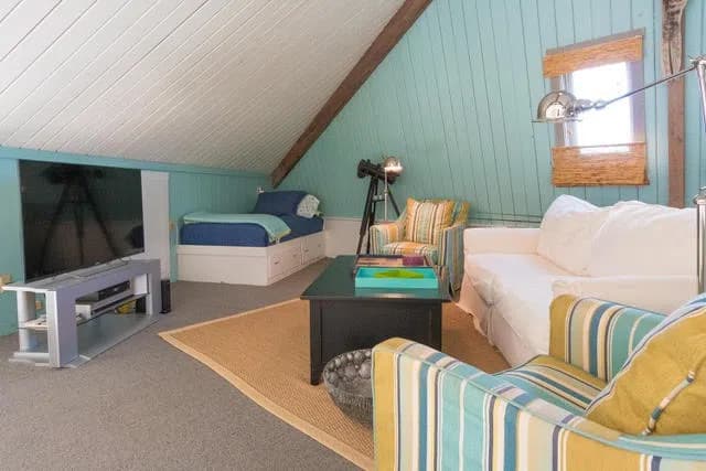 Loft, Architecture, Building, House, Housing, Indoors, Room