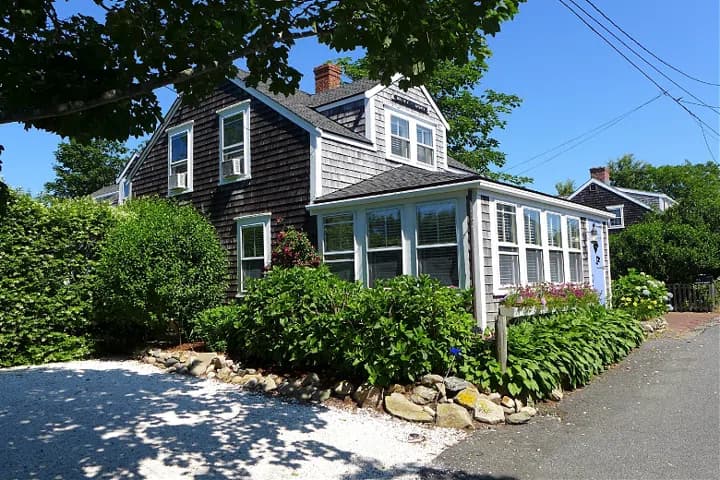 rental property in 1 West York Lane