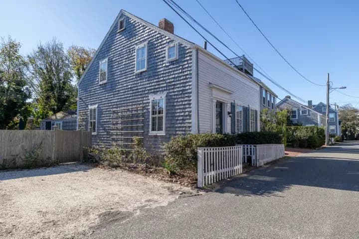 rental property in 6 Weymouth Street