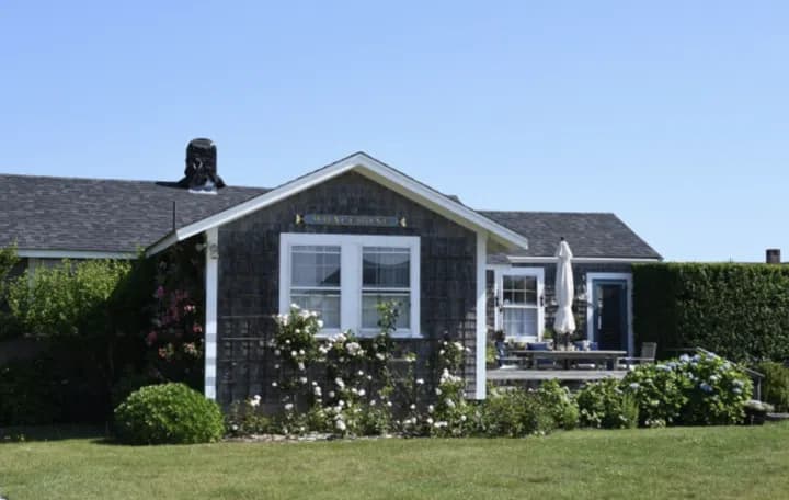 rental property in 15 Western Avenue