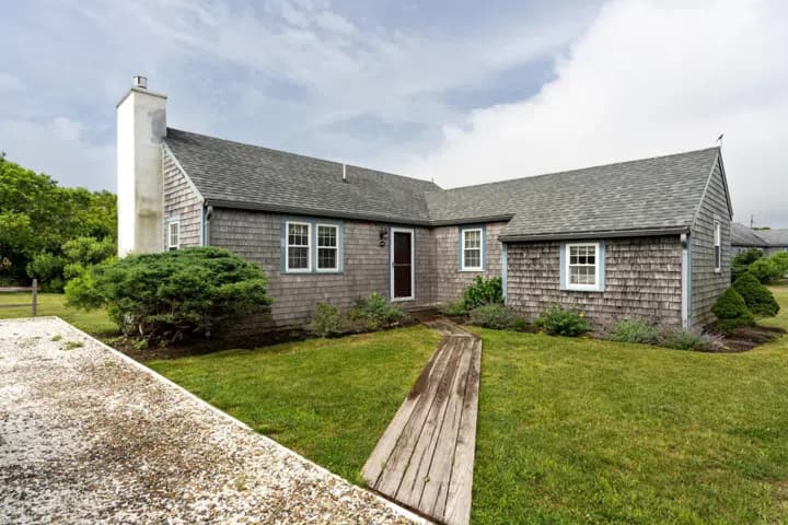 rental property in 9 Arkansas Avenue