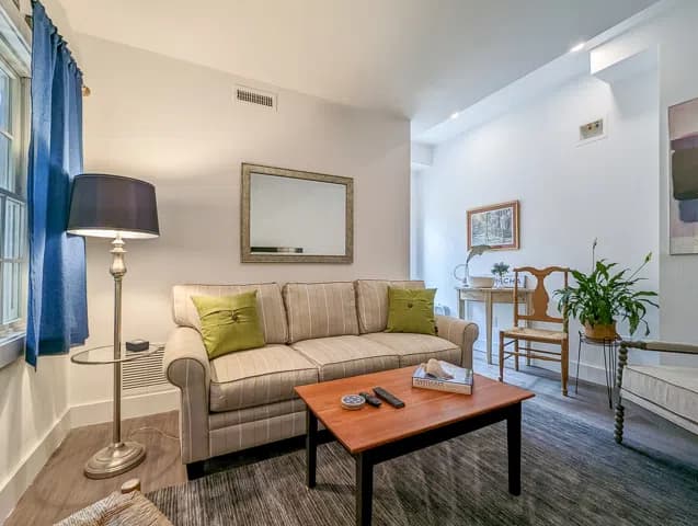 rental property in 80 Old South Road