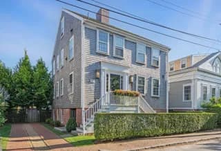 rental property in 32 India Street