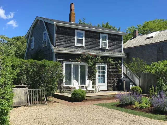 rental property in 132R Main Street