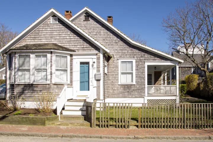 rental property in 11 York Street