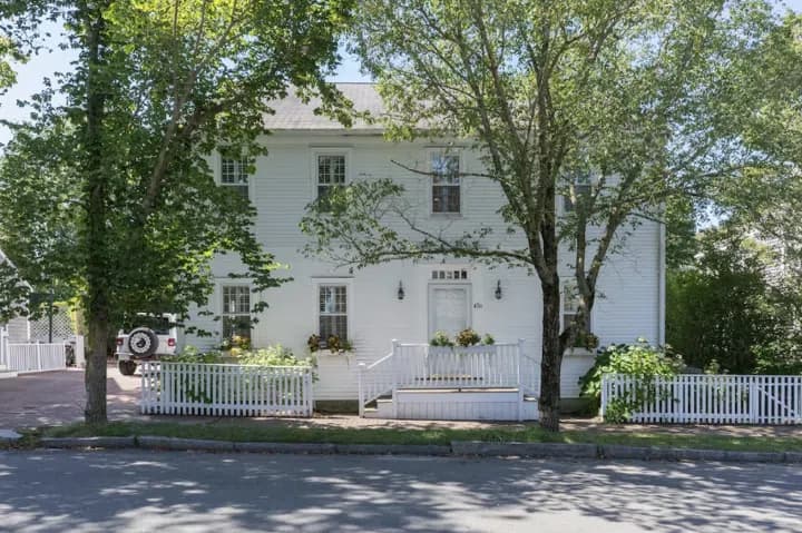 rental property in 45B Pleasant Street