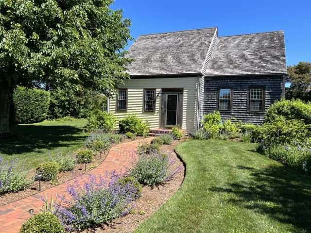 rental property in 4 Hatch Circle