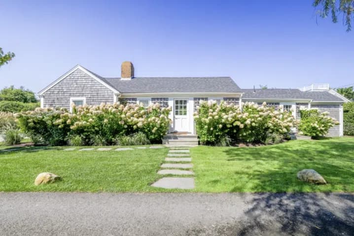 rental property in 3 Sylvia Lane