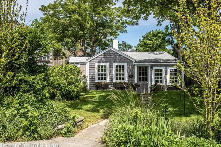 rental property in 38A Vestal Street