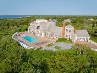 rental property in 4 Shawkemo Hills Lane and 2 Wingspread Lane