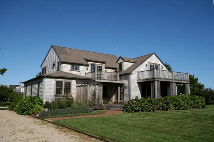 rental property in 3 Long Pond Drive 