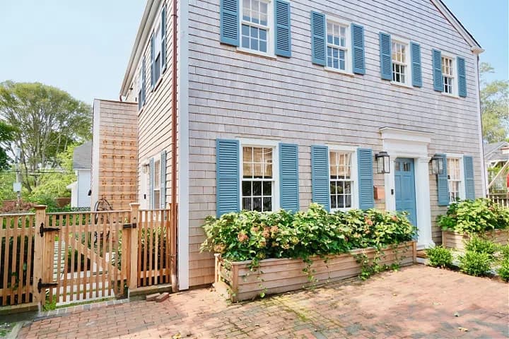 rental property in 25A Pine Street