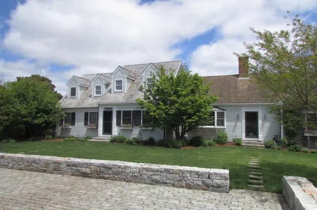 rental property in 15 Skyline Drive