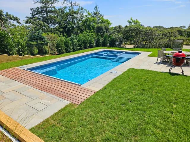 rental property in 18 Wood Hollow Road