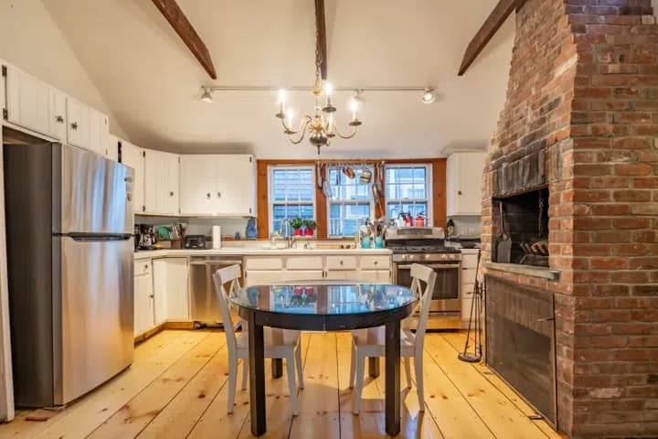 rental property in 82 Union Street