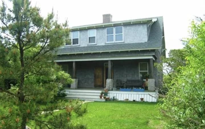 rental property in 22 Creek Lane
