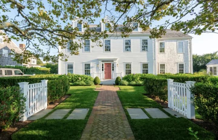 rental property in 10 Mayhew Lane