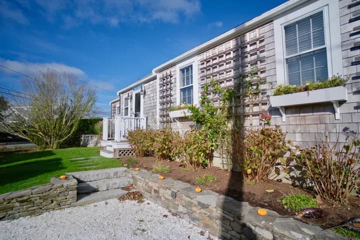 rental property in 29 East Lincoln Ave
