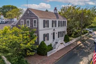 rental property in 25C Pine Street