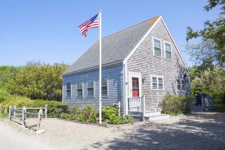 rental property in 2 Saratoga Lane