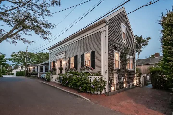 rental property in 4 1/2 Charter Street