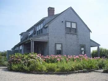 rental property in 46 Weweeder Avenue